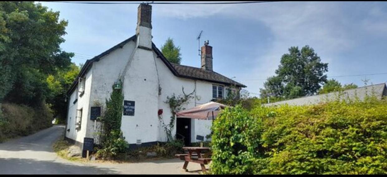 The Northmore Arms Throwleigh Екстериор снимка